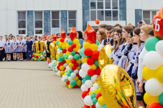 Оформление воздушными шарами школы и детские садики
