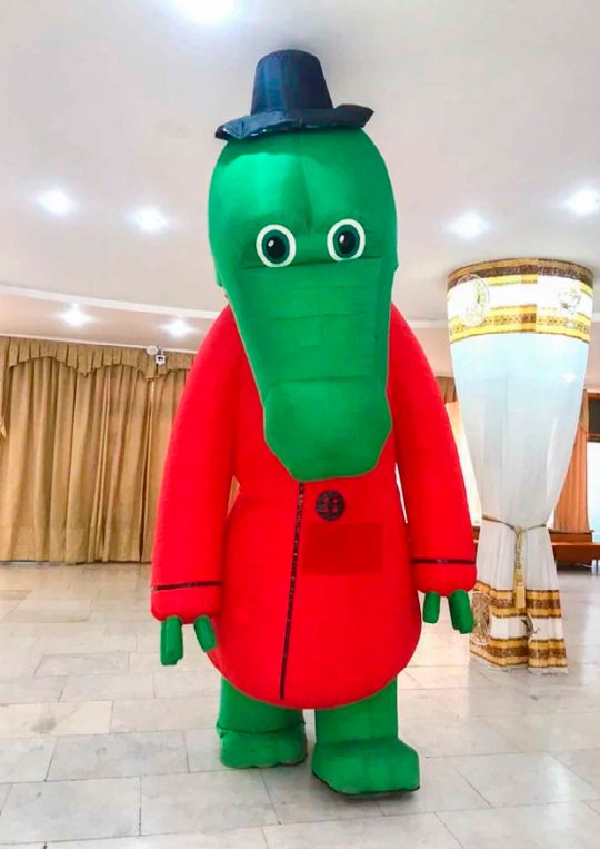 ☀ Пневмофигуры с аниматорами внутри «Крокодил Гена» 🐊и🐷 «Пятачок» на мероприятии Кубанского казачьего хора