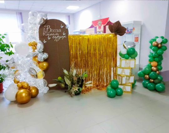 🌟Оформление фотозоны и сцены воздушными шарами на праздник день матери🎈